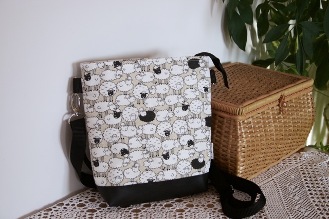 Crossbody kabelka ovečky